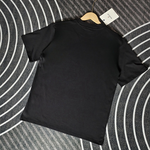 モンクレールTシャツ背面デザイン